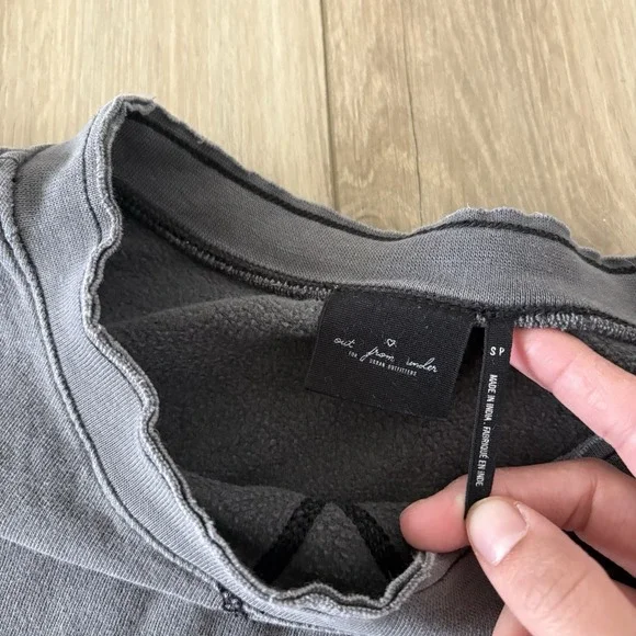 Out From Under Urban Outfitters Carla Crew Cropped Sweatshirt Top Small S - Picture 5 of 6